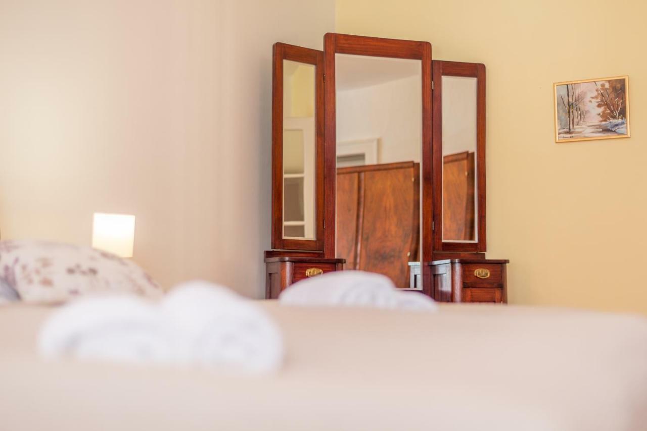 Apartment Tri Mudraca Karanac Eksteriør bilde