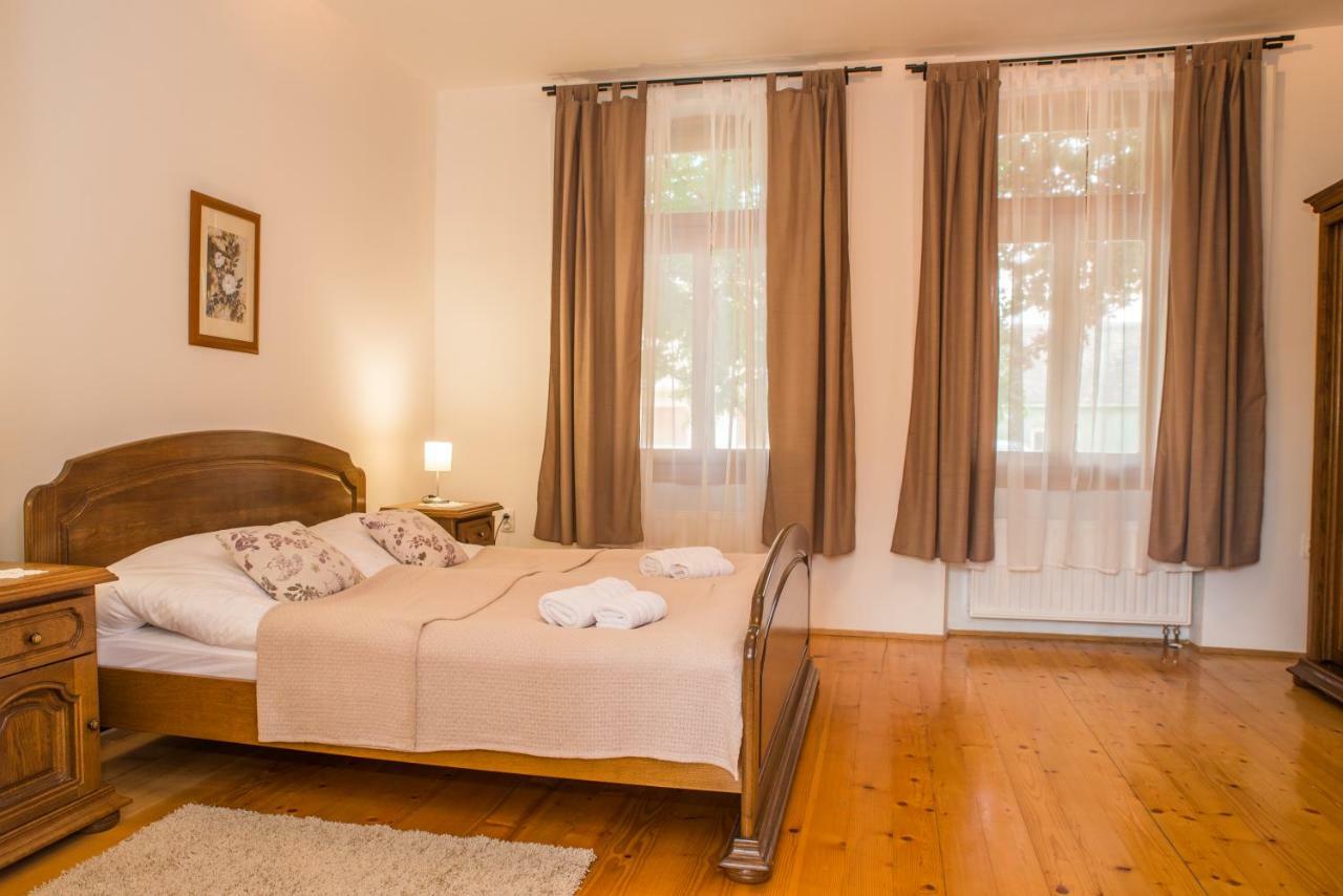 Apartment Tri Mudraca Karanac Eksteriør bilde