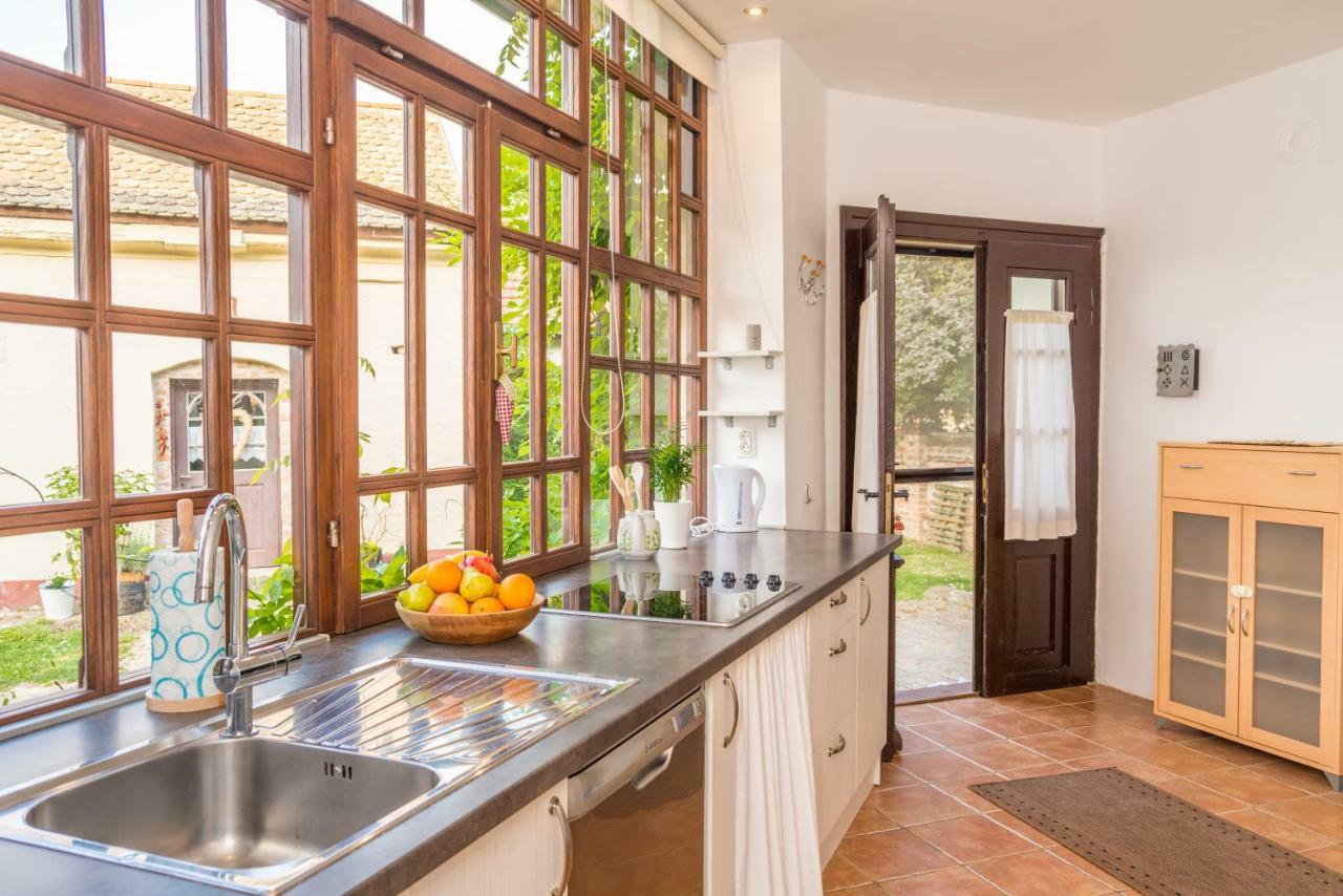 Apartment Tri Mudraca Karanac Eksteriør bilde
